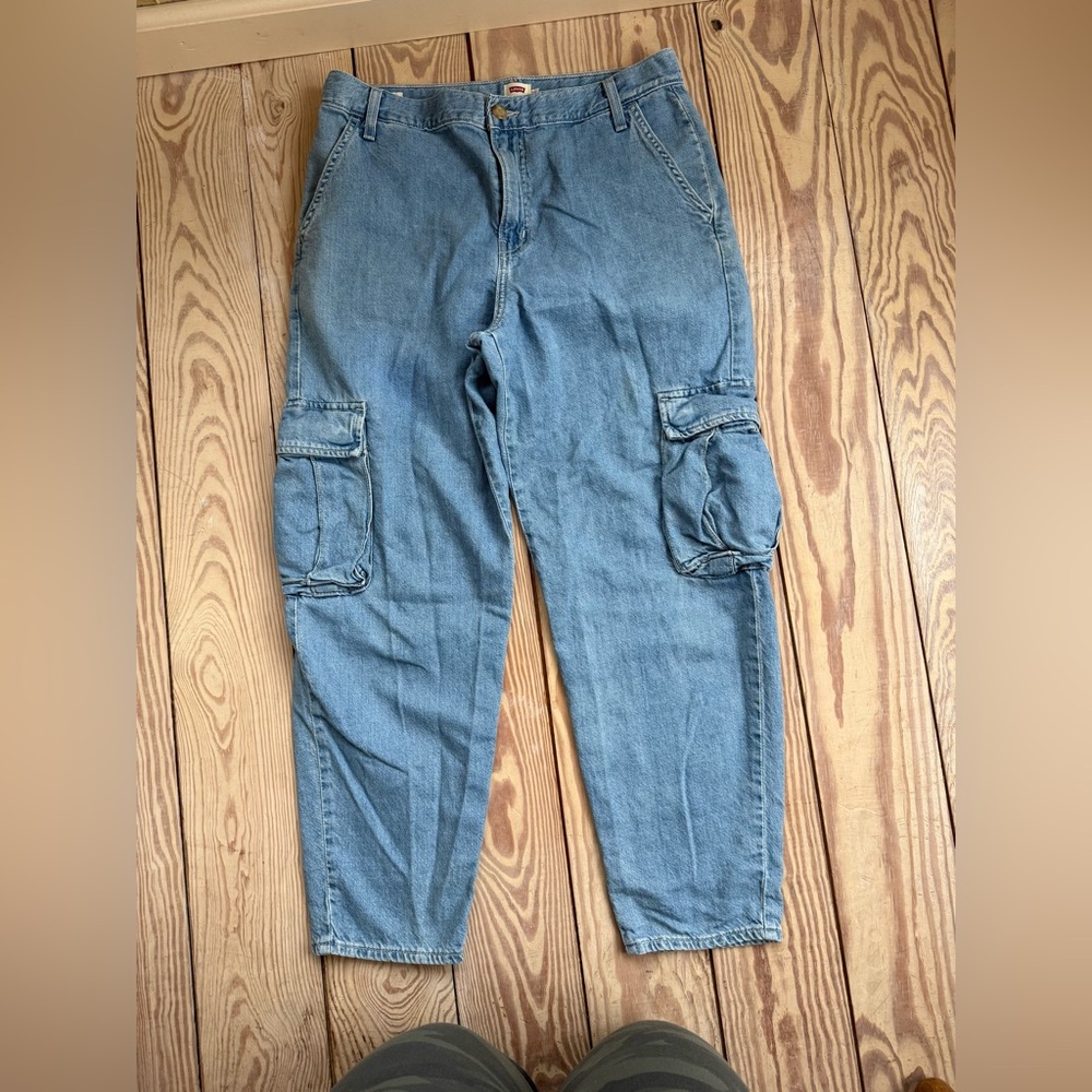 Levi’s cargo jeans size 30